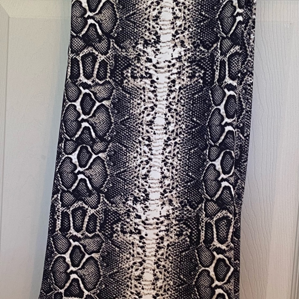 SLIMMING STRETCH SNAKE PRINT PANTS NWOT - XL